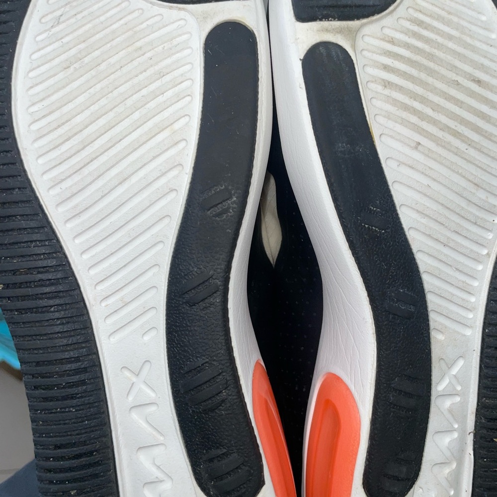 Nike Air Max Dia Sneakers Women Size 8 Cream Black Orange Running Shoes - Picture 3 of 3
